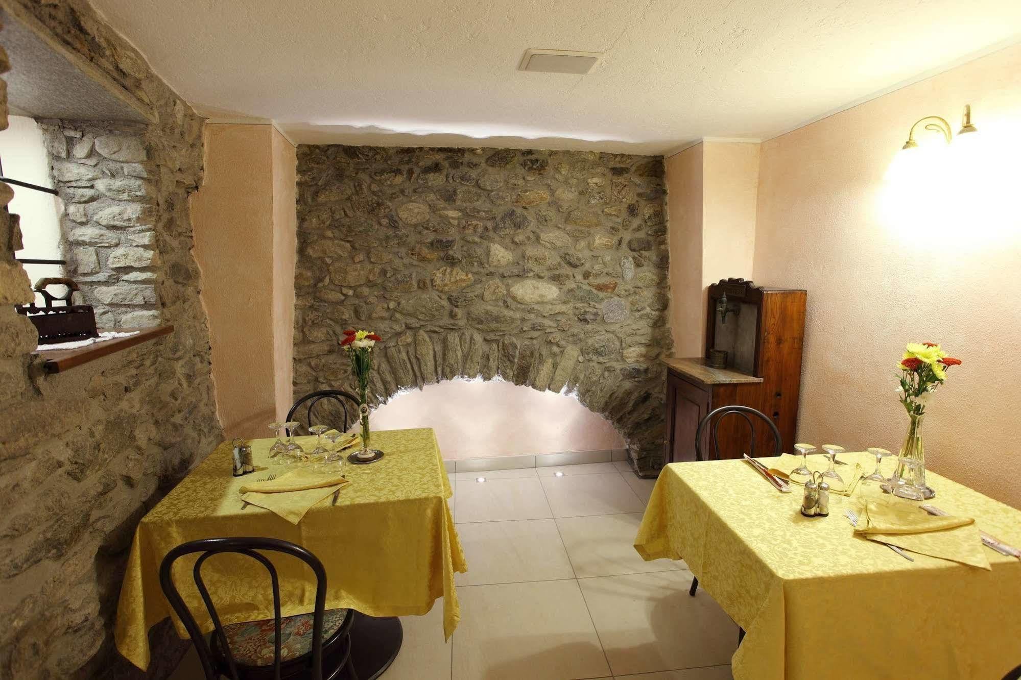 Hotel Cecchin Aoste Extérieur photo